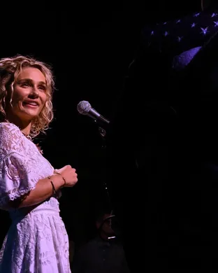 Clare Bowen & Jonathan Jackson