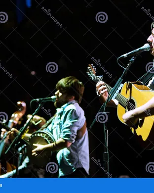 Mumford and Sons & Medium Build